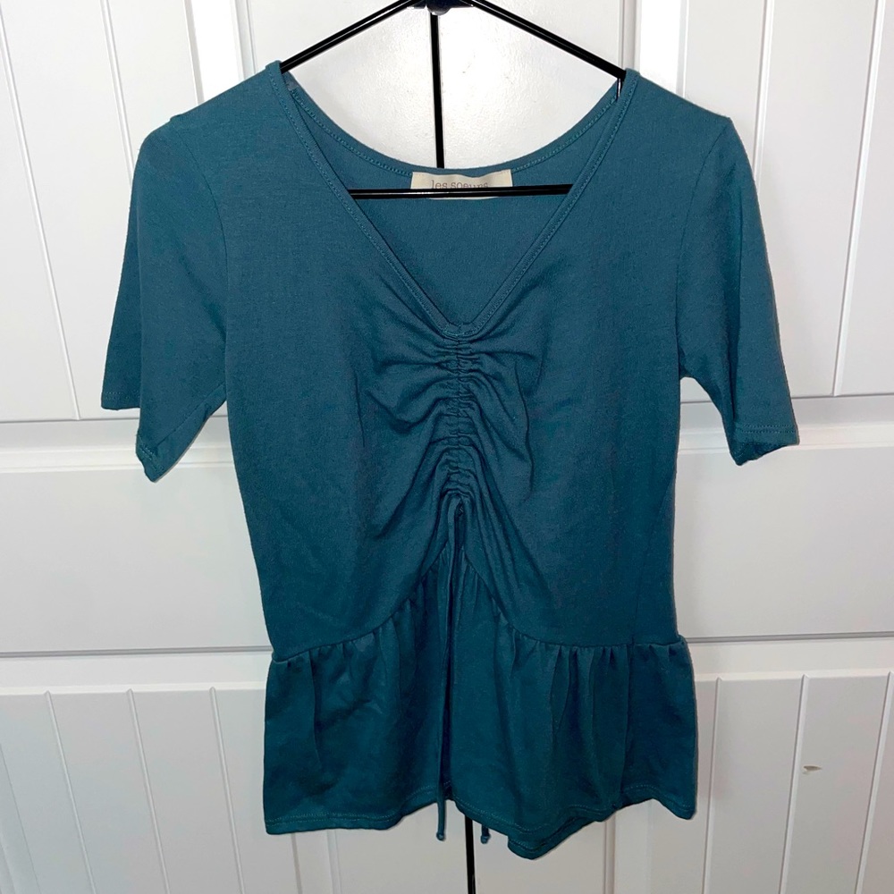 Never worn super cute top!!